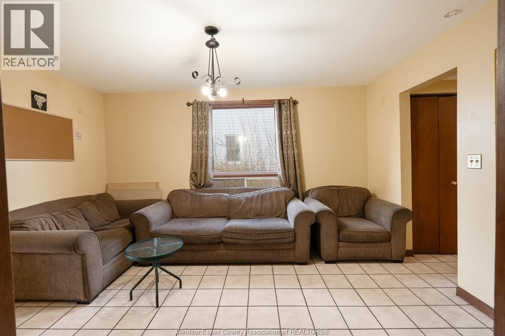 497 CARON AVENUE Image 6