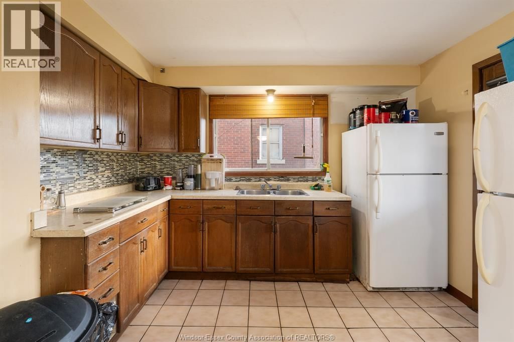 497 CARON AVENUE Image 8