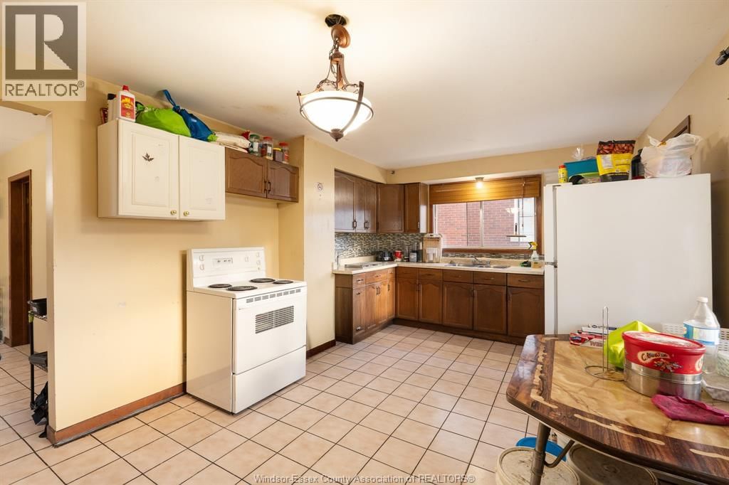 497 CARON AVENUE Image 9