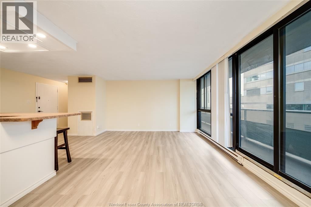 311 - 111 RIVERSIDE DRIVE EAST Image 14