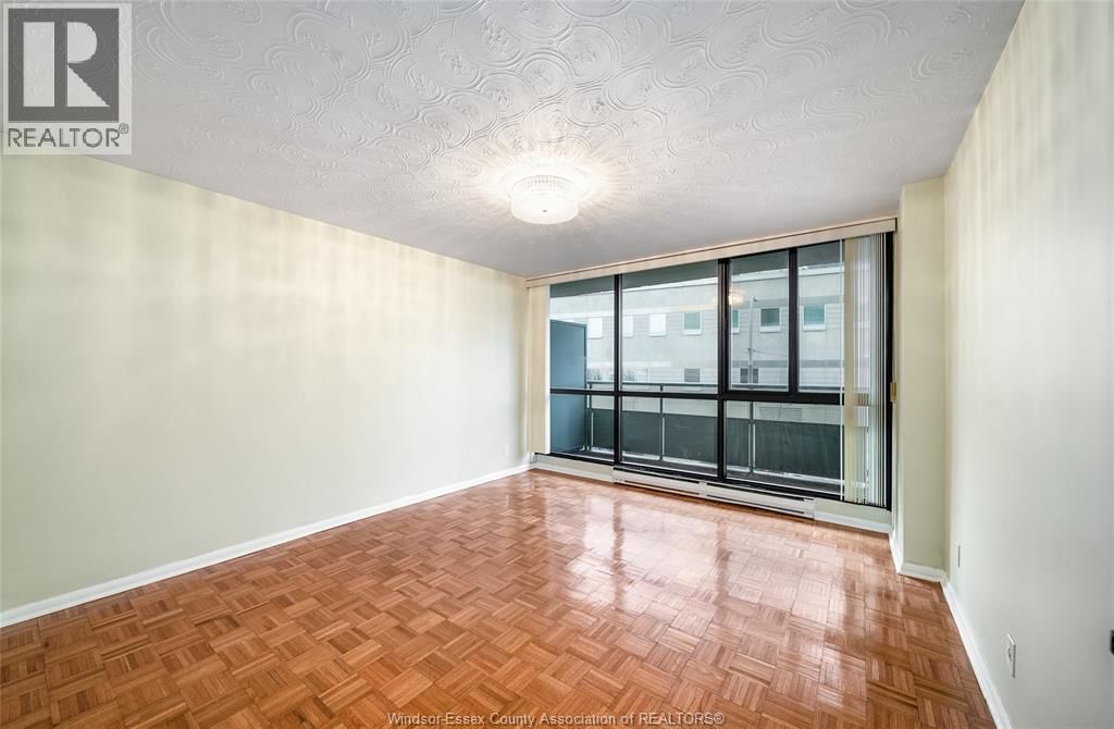 311 - 111 RIVERSIDE DRIVE EAST Image 23