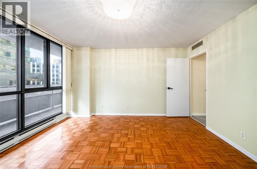 311 - 111 RIVERSIDE DRIVE EAST Image 25