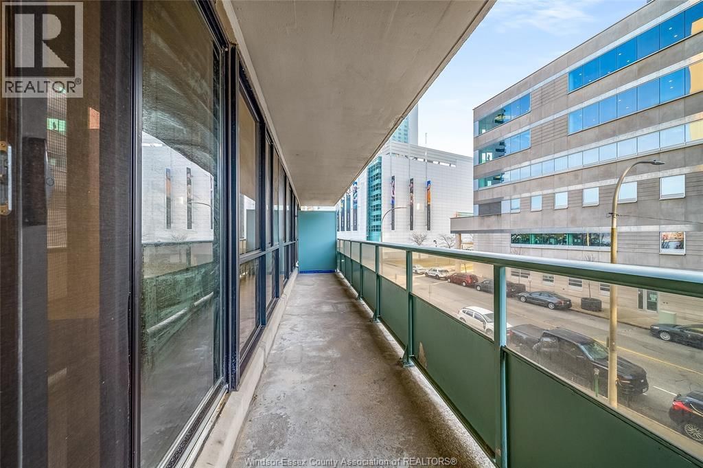 311 - 111 RIVERSIDE DRIVE EAST Image 28