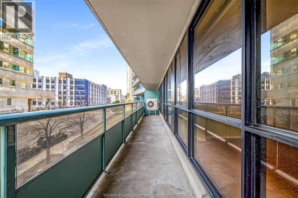 311 - 111 RIVERSIDE DRIVE EAST Image 29