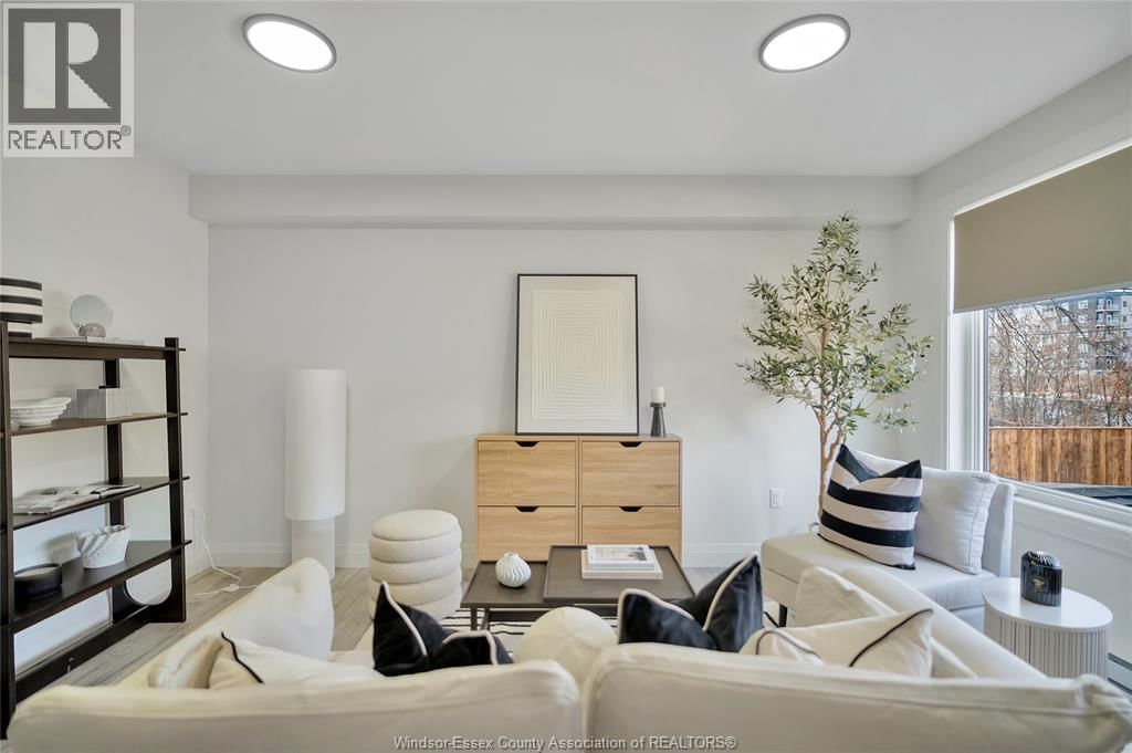 2 - 515 CARON Image 5