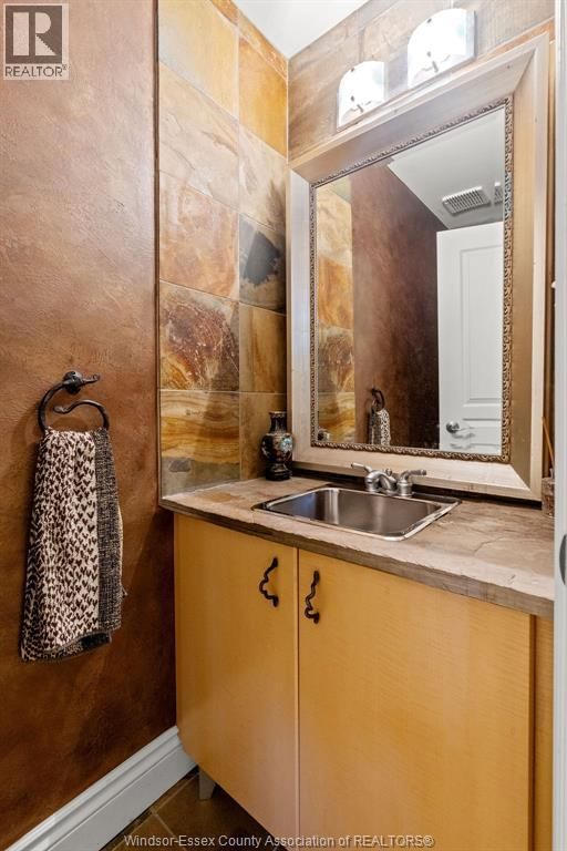 2240 SUZANNE STREET Image 26