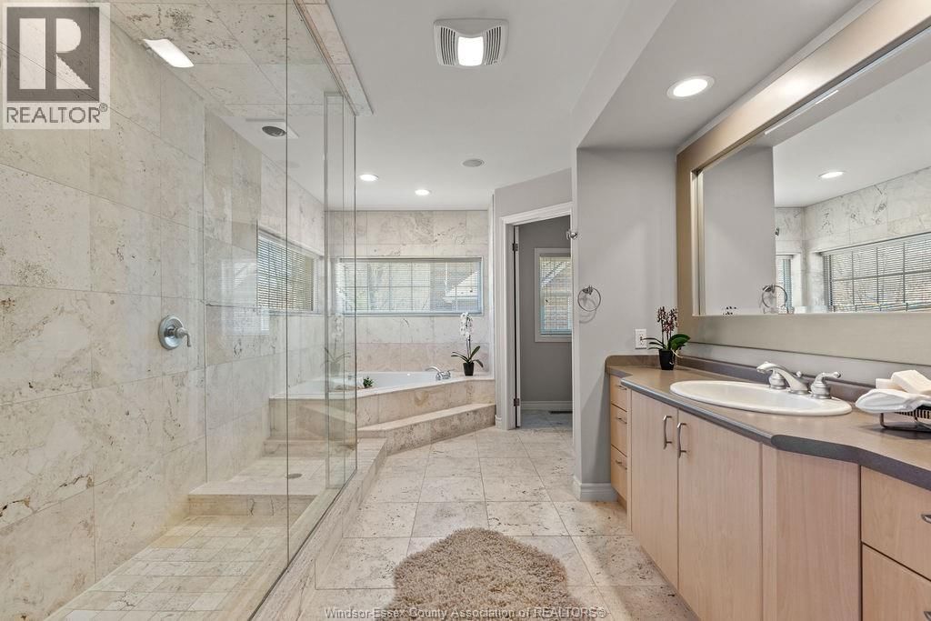 2240 SUZANNE STREET Image 31