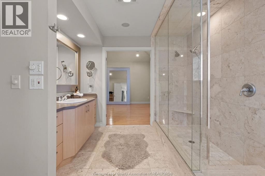 2240 SUZANNE STREET Image 32