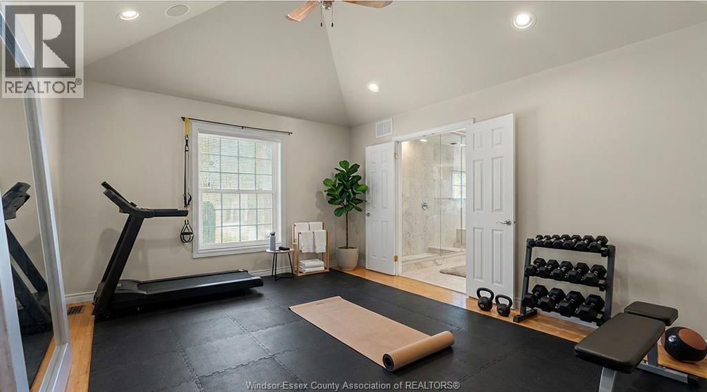 2240 SUZANNE STREET Image 33