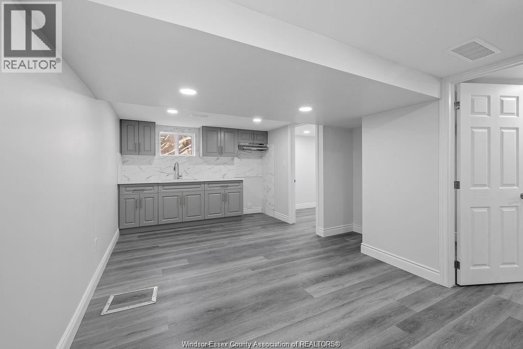 348 CAROLINE Image 18