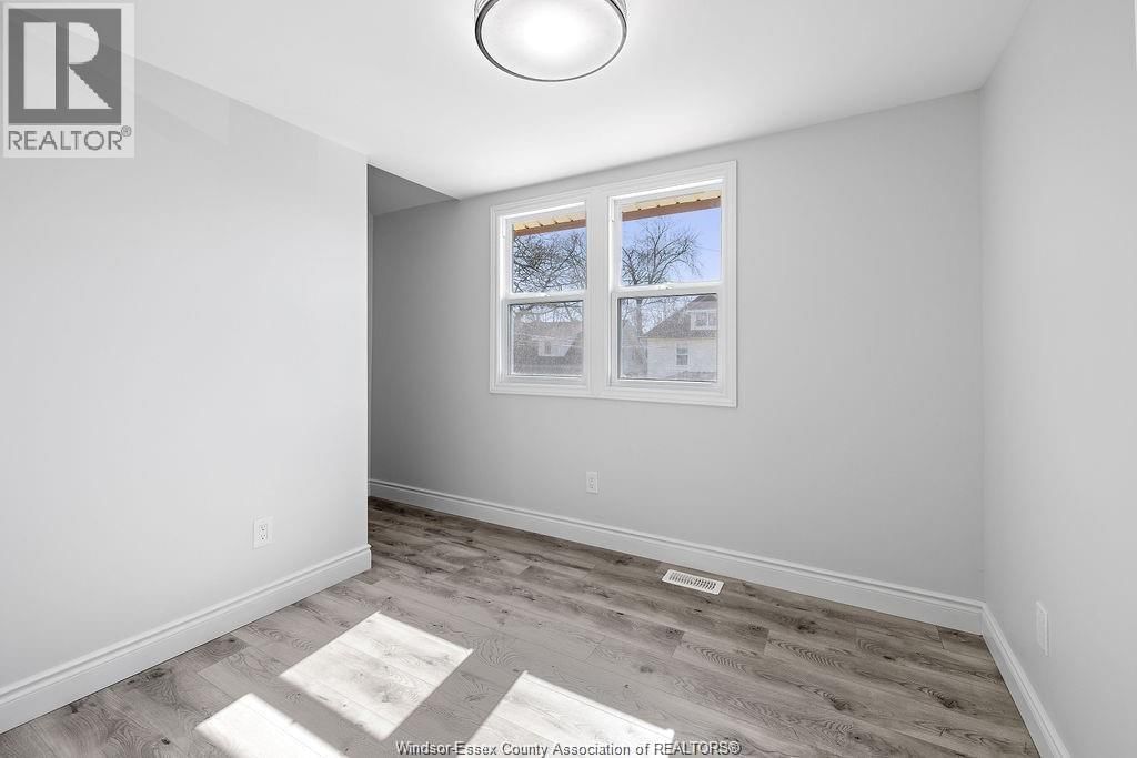 348 CAROLINE Image 12