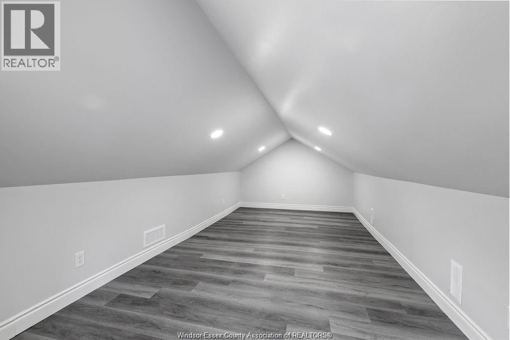 348 CAROLINE Image 14