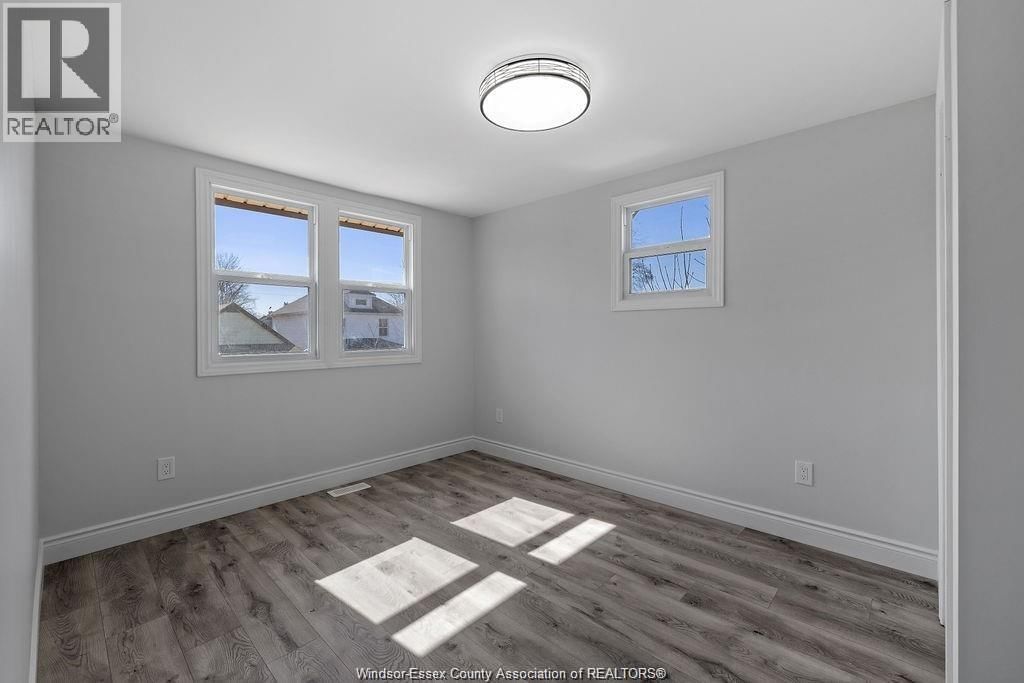 348 CAROLINE Image 15