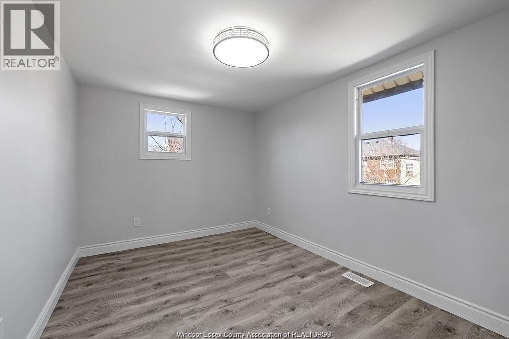 348 CAROLINE Image 16