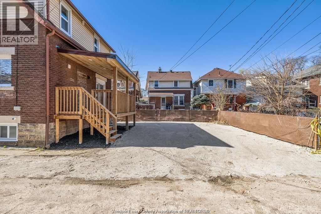 348 CAROLINE Image 19