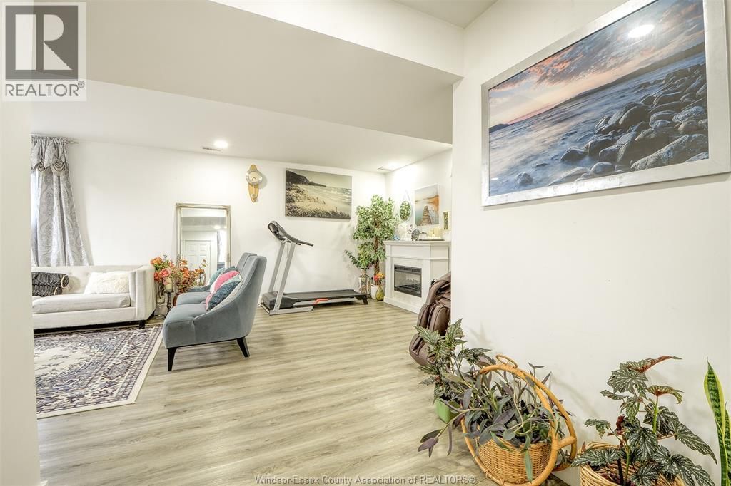 212 ADAMS AVENUE Image 24