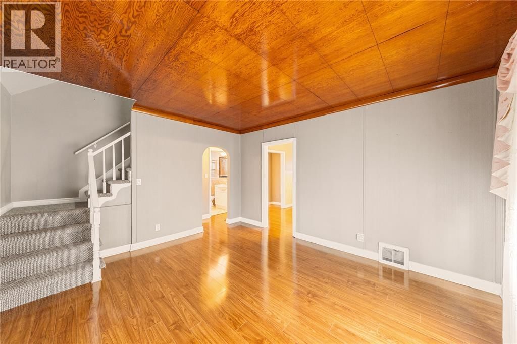 748 ALEXANDER STREET Image 10