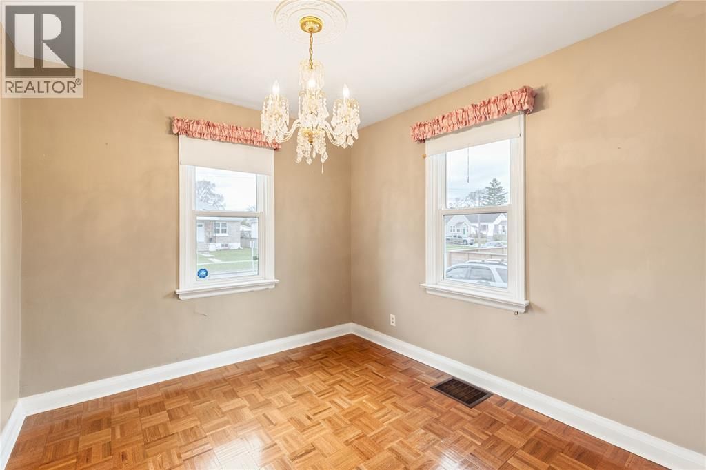 748 ALEXANDER STREET Image 14