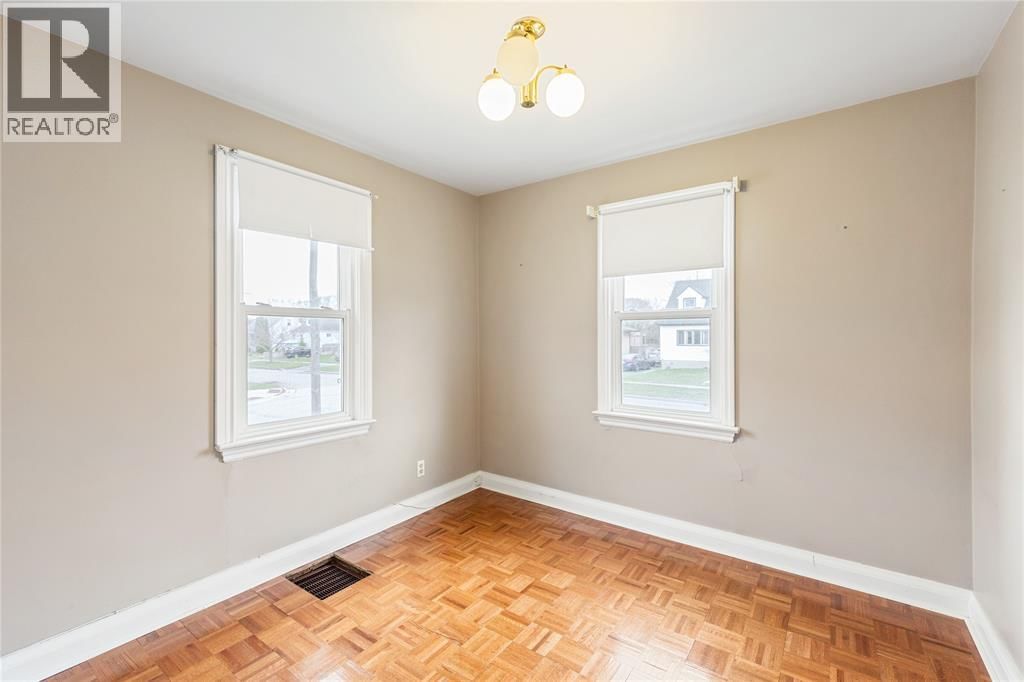 748 ALEXANDER STREET Image 15