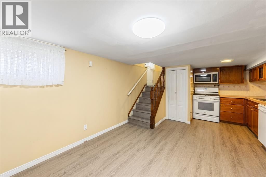 748 ALEXANDER STREET Image 19