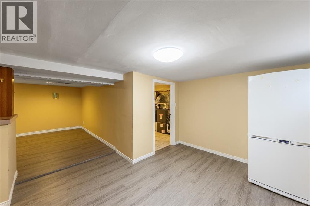 748 ALEXANDER STREET Image 21