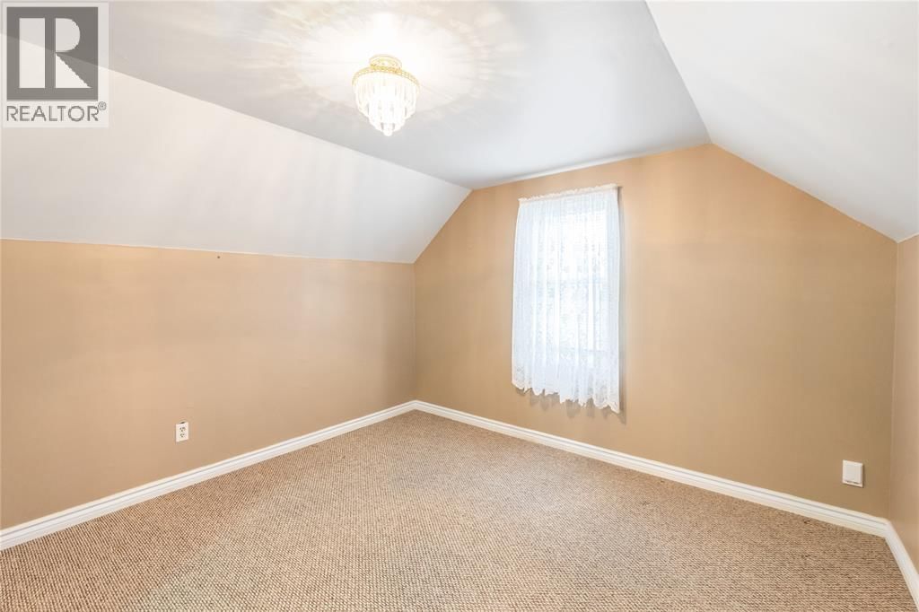 748 ALEXANDER STREET Image 22