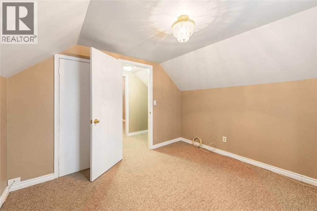 748 ALEXANDER STREET Image 23