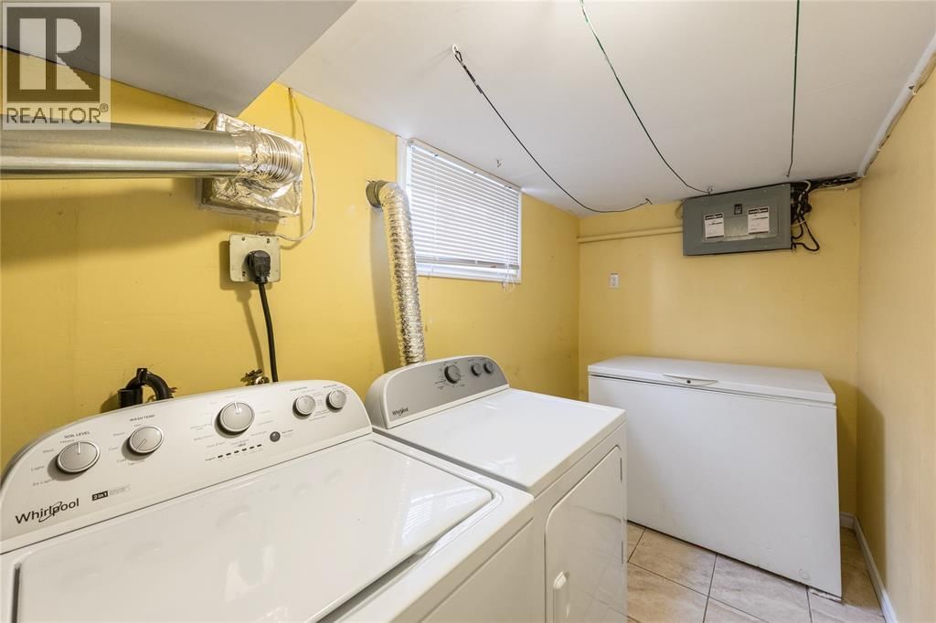 748 ALEXANDER STREET Image 25