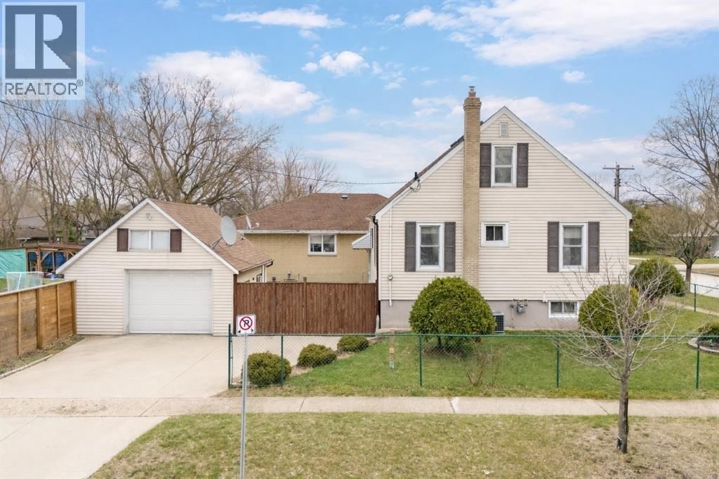 748 ALEXANDER STREET Image 3