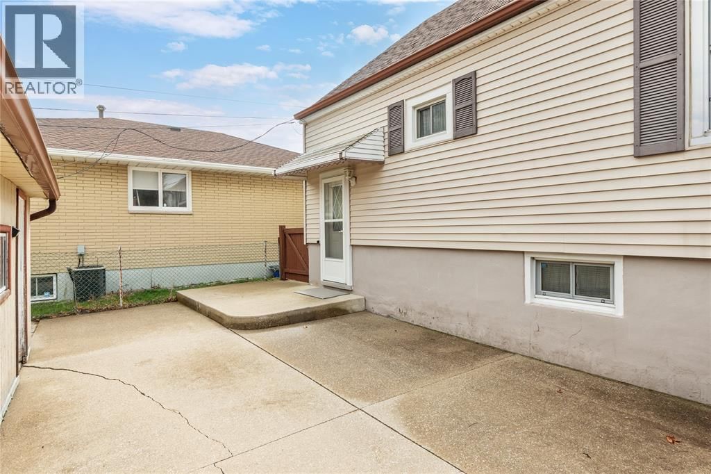 748 ALEXANDER STREET Image 4