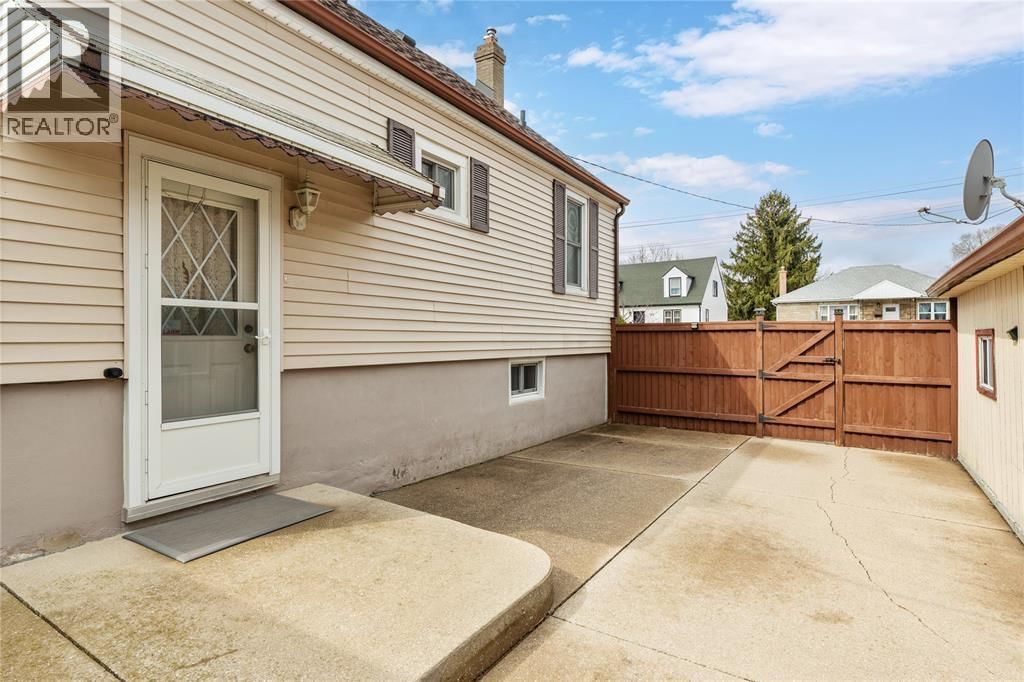 748 ALEXANDER STREET Image 7