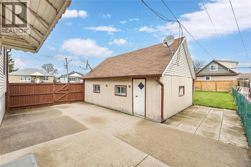 748 ALEXANDER STREET Image 8