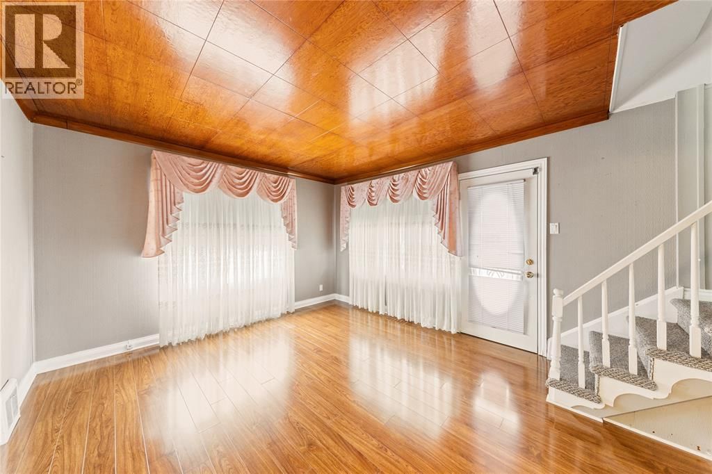 748 ALEXANDER STREET Image 9