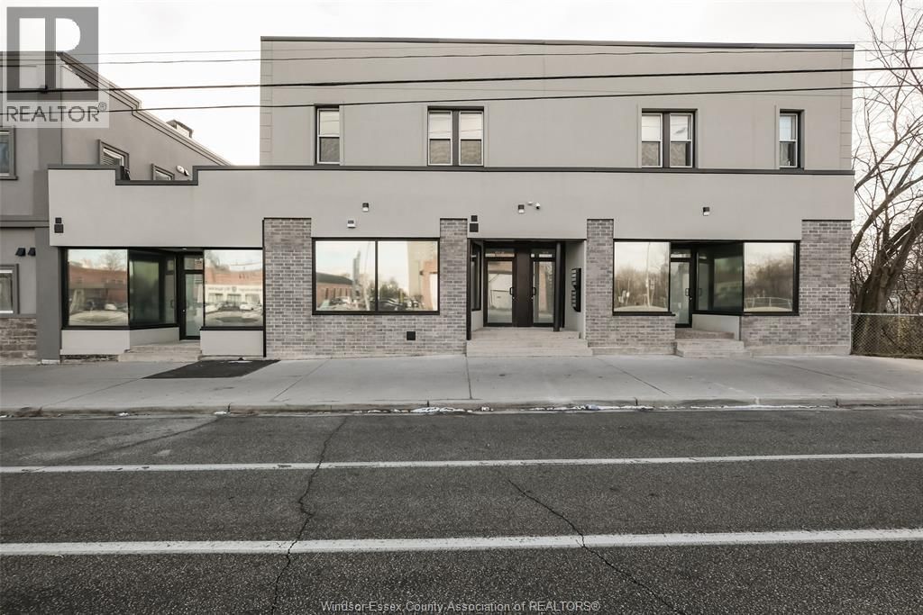 1233 UNIVERSITY AVENUE WEST Image 1