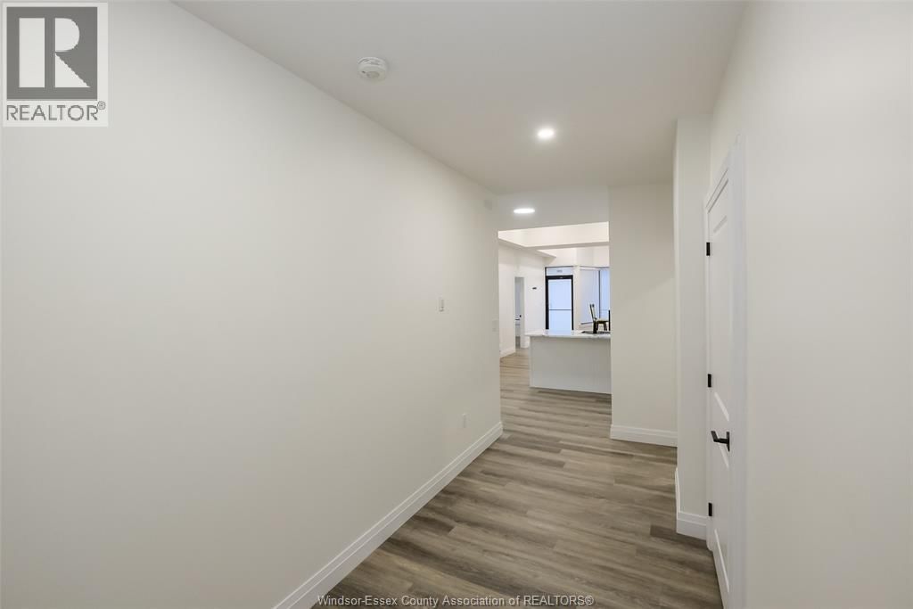 1233 UNIVERSITY AVENUE WEST Image 14