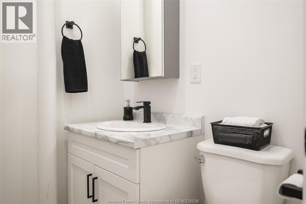 1233 UNIVERSITY AVENUE WEST Image 9