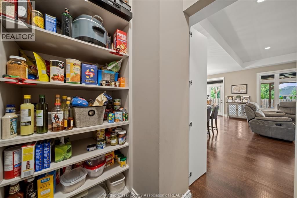 24 PEACHTREE LANE Image 12