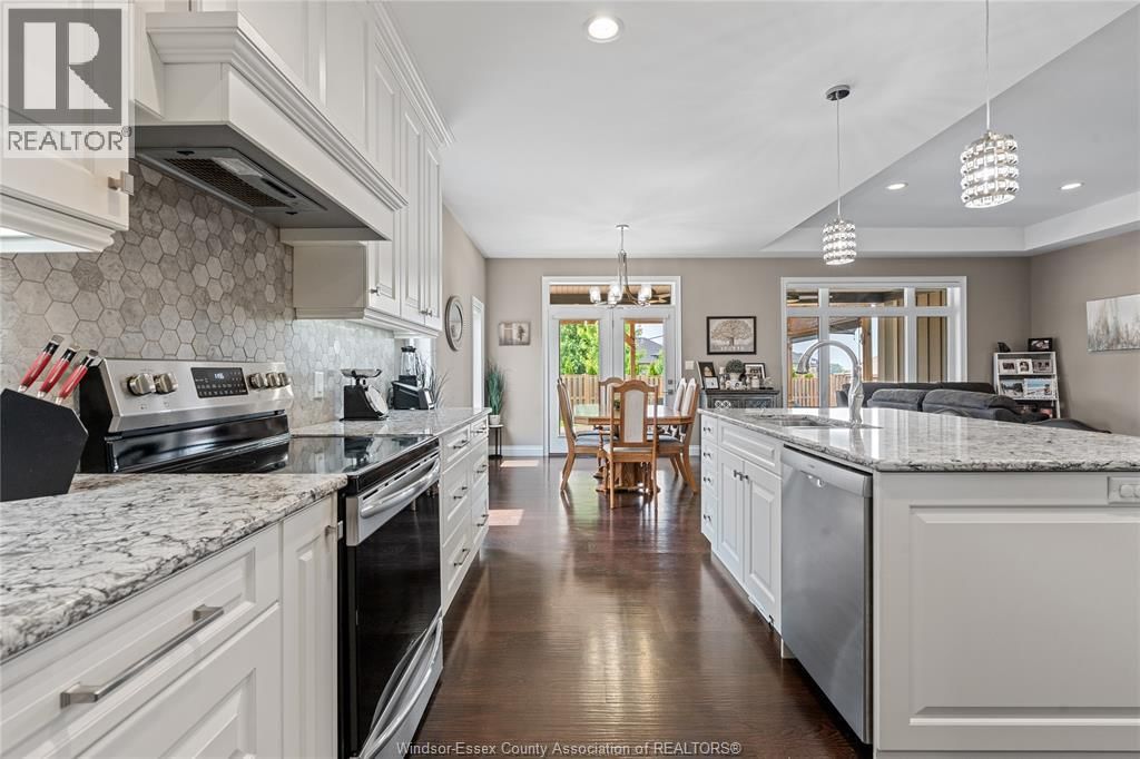 24 PEACHTREE LANE Image 15