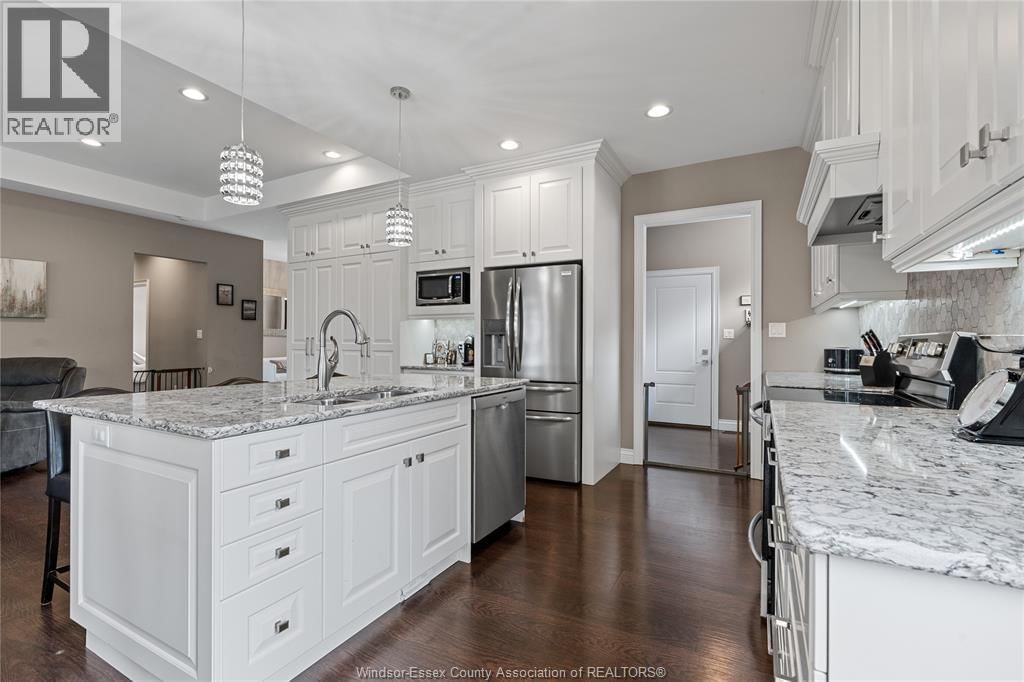 24 PEACHTREE LANE Image 16