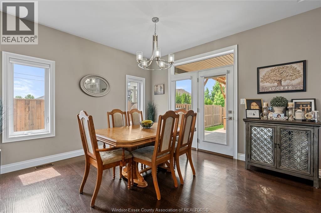 24 PEACHTREE LANE Image 19