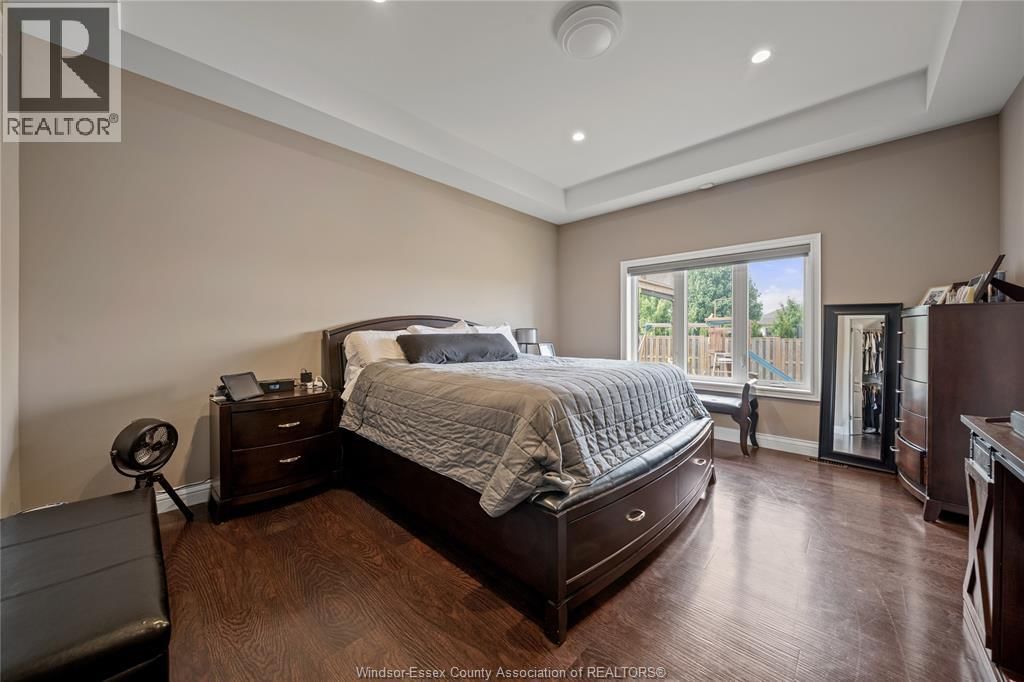 24 PEACHTREE LANE Image 22