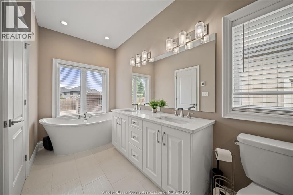 24 PEACHTREE LANE Image 25