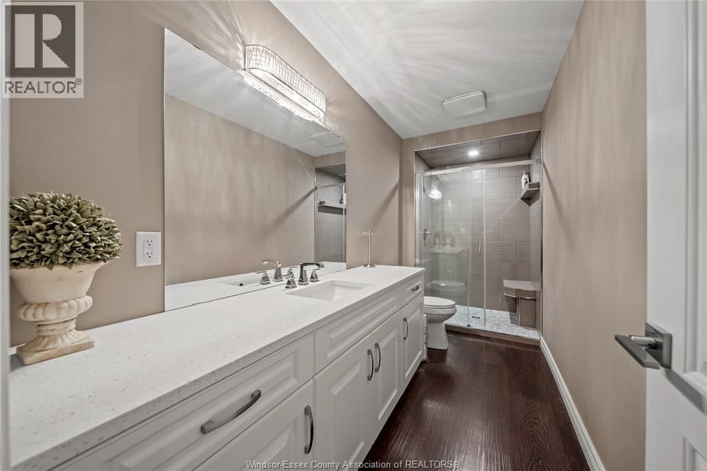 24 PEACHTREE LANE Image 34