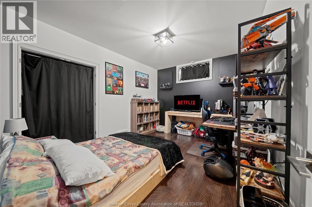 24 PEACHTREE LANE Image 35