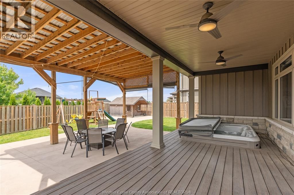 24 PEACHTREE LANE Image 36