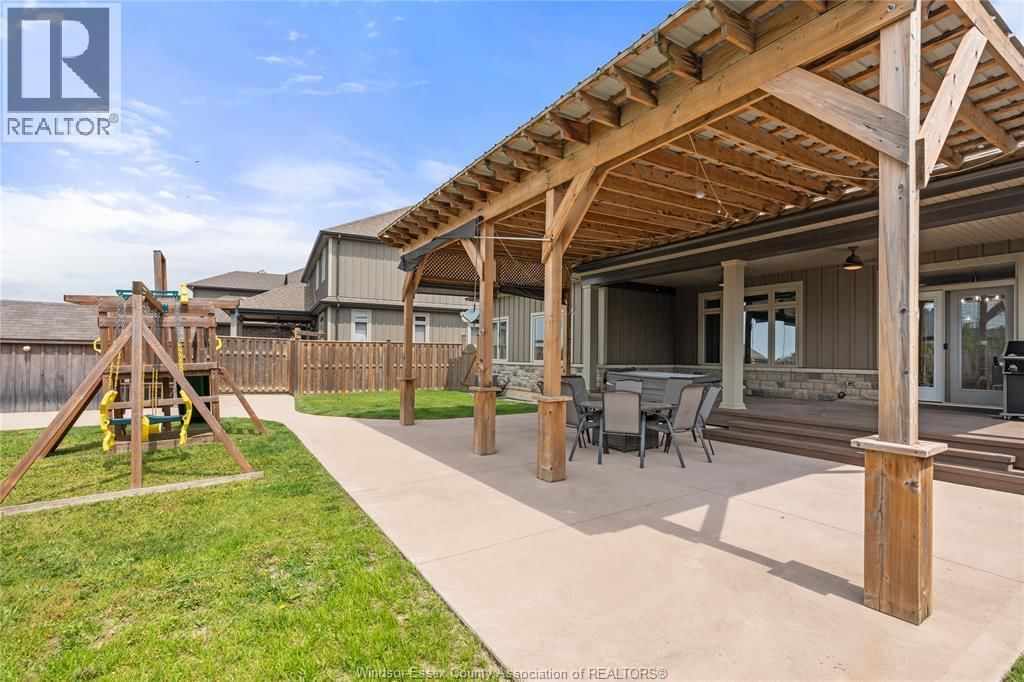 24 PEACHTREE LANE Image 37