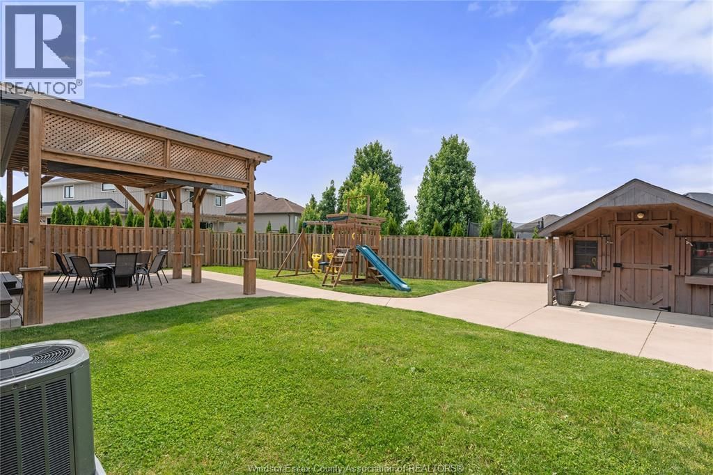 24 PEACHTREE LANE Image 39