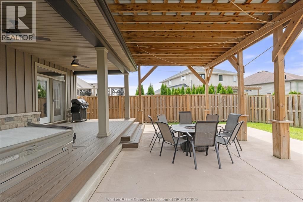 24 PEACHTREE LANE Image 40