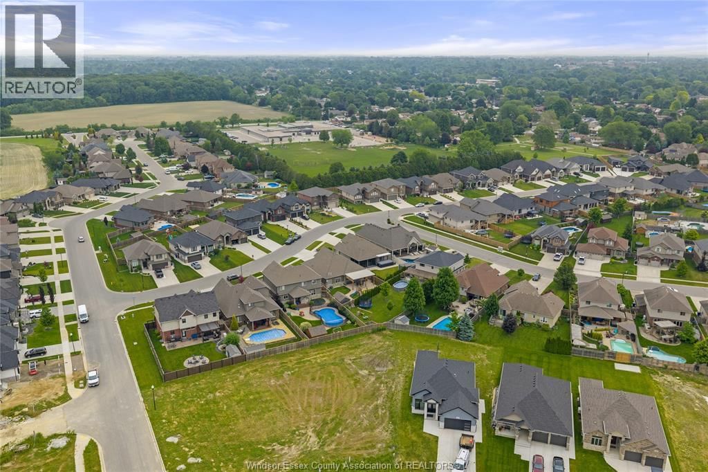 24 PEACHTREE LANE Image 44