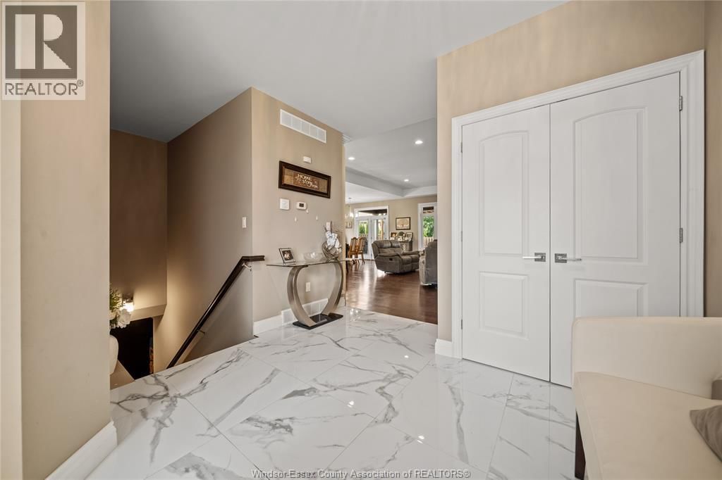 24 PEACHTREE LANE Image 6